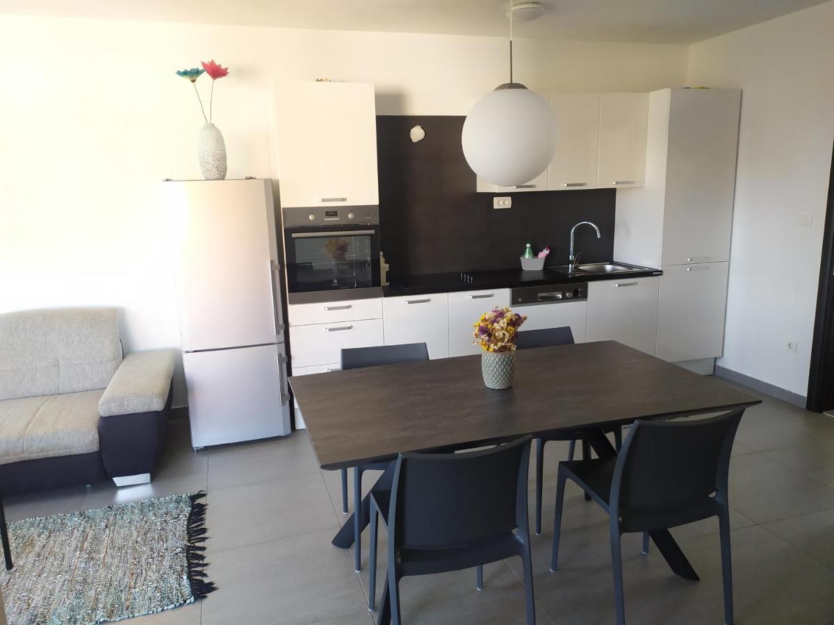 Apartmán Tiamar Slatine Exteriér fotografie