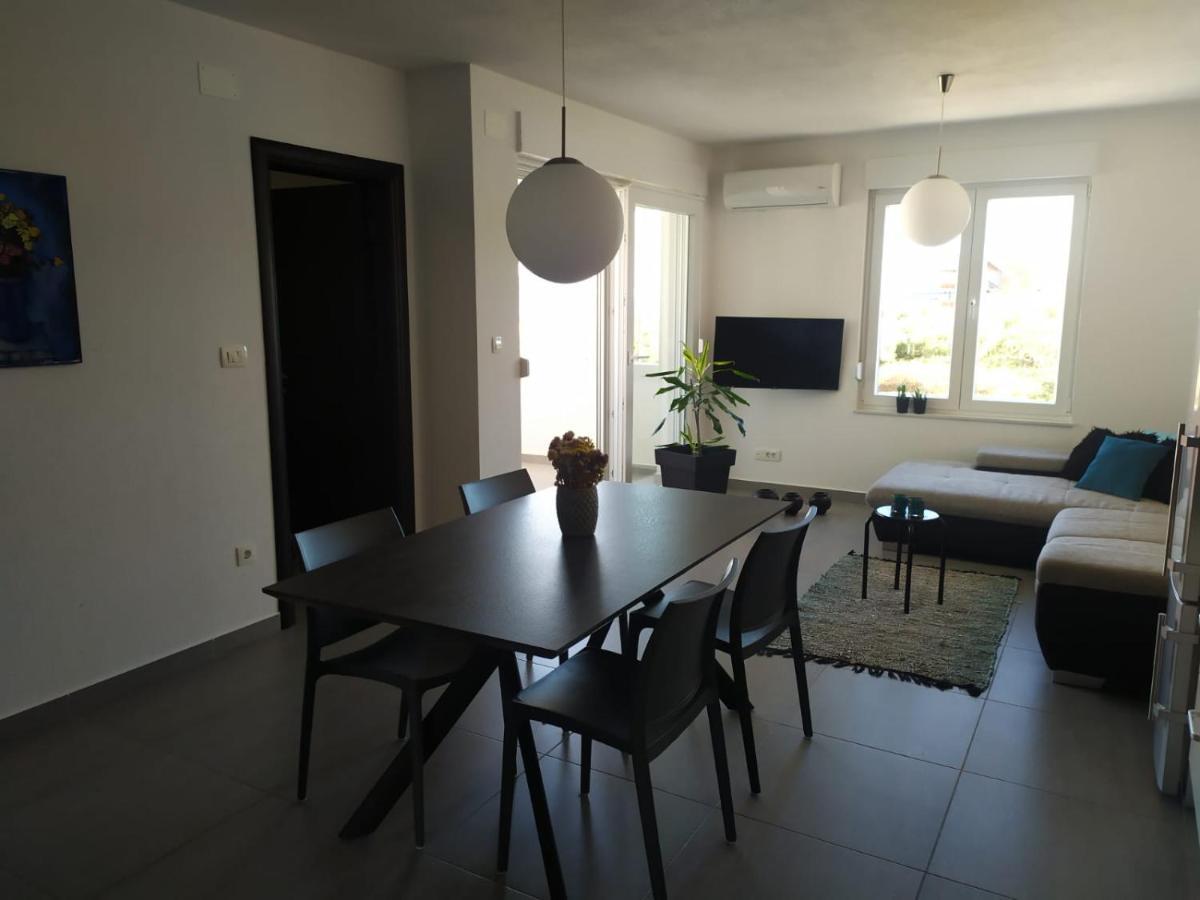 Apartmán Tiamar Slatine Exteriér fotografie