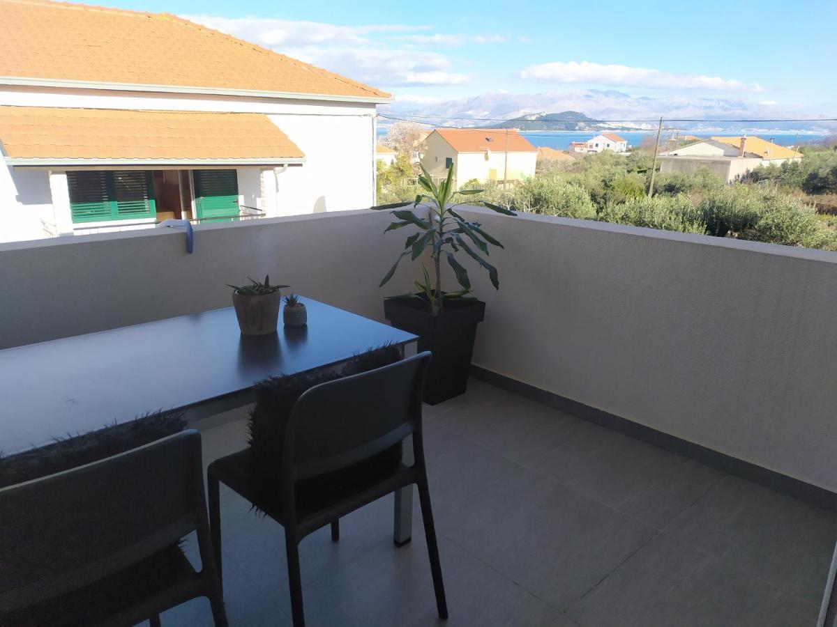 Apartmán Tiamar Slatine Exteriér fotografie