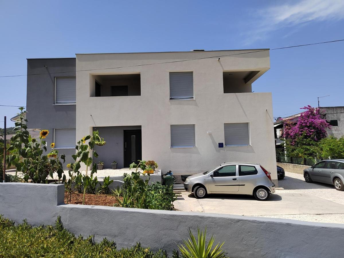 Apartmán Tiamar Slatine Exteriér fotografie