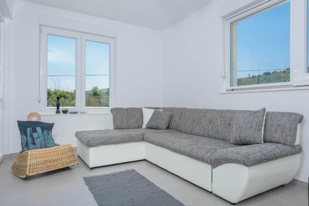 Apartmán Tiamar Slatine Exteriér fotografie