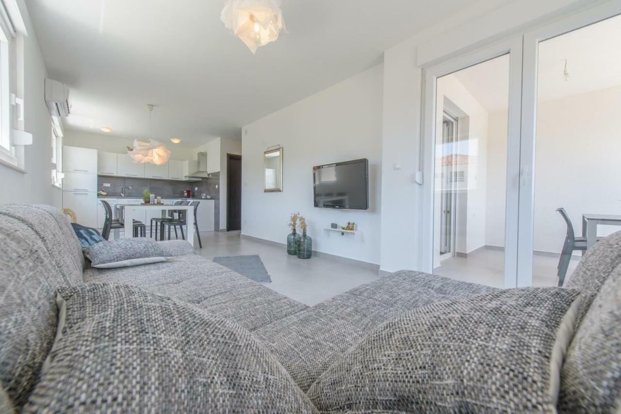 Apartmán Tiamar Slatine Exteriér fotografie
