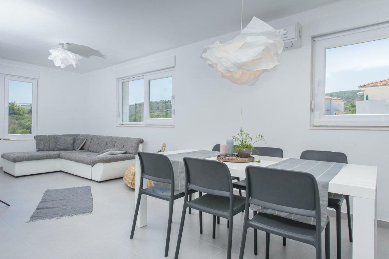 Apartmán Tiamar Slatine Exteriér fotografie
