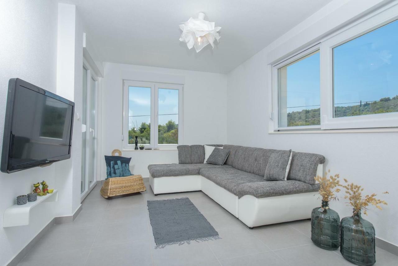 Apartmán Tiamar Slatine Exteriér fotografie